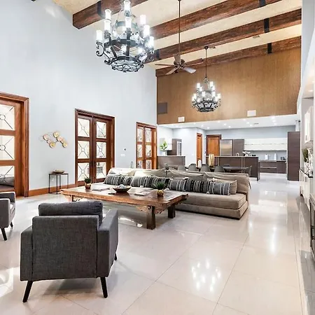 Villa In Fort Lauderdale With Gym Pool Jacuzzi Sleeps 12 Guest